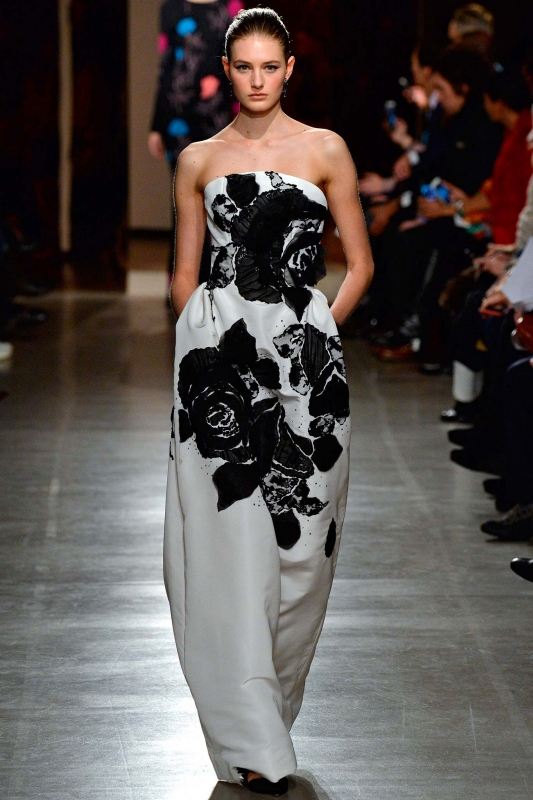 Sanne Vloet shows New York Fall 2015 Oscar de la Renta