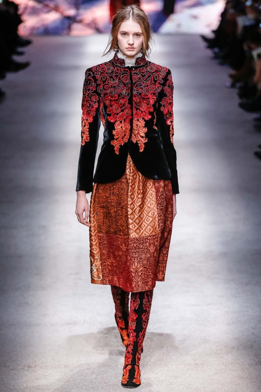 Sanne Vloet shows Milan Fall 2015 Alberta Ferretti