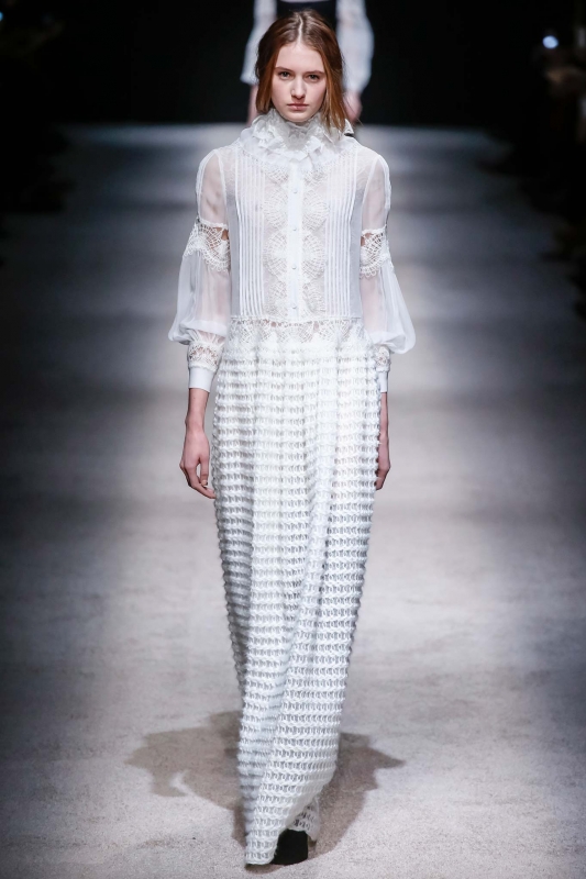 Sanne Vloet shows Milan Fall 2015 Alberta Ferretti