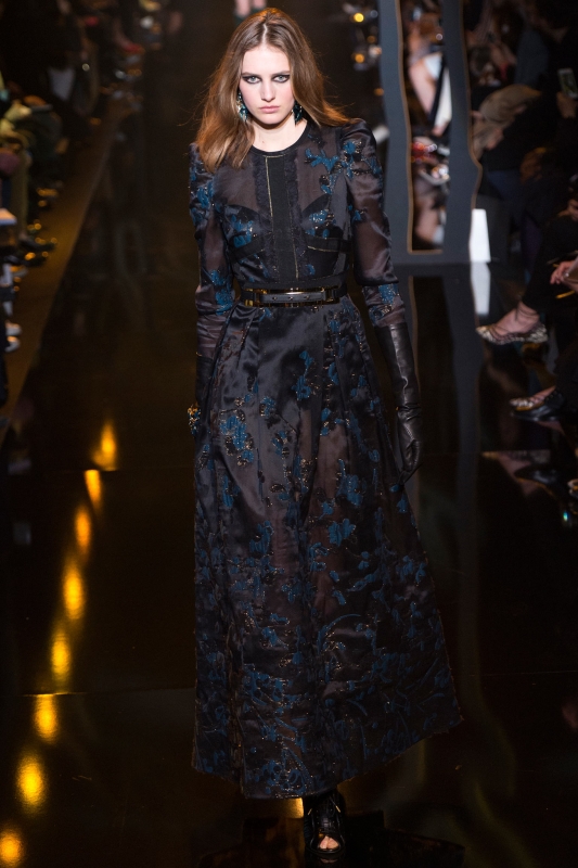 Sanne Vloet shows Parijs Fall 2015 Elie Saab 