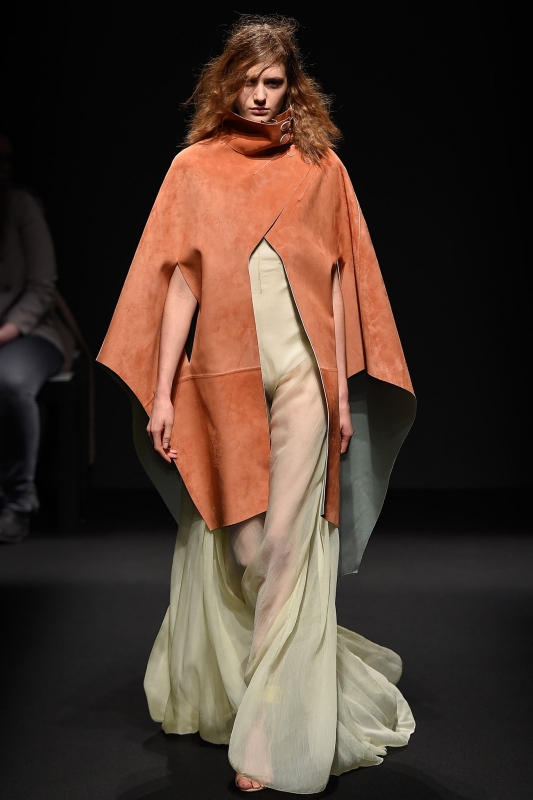 Sanne Vloet shows Parijs Fall 2015 Esteban Cortazar