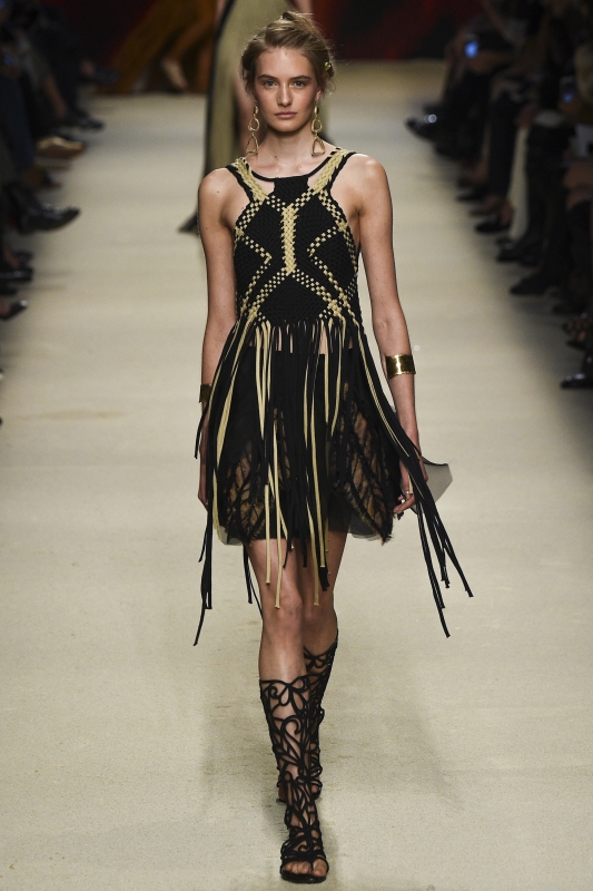 Sanne Vloet shows Milan Spring Summer 2016 Alberta Ferretti 