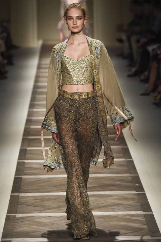 Sanne Vloet shows Milan Spring Summer 2016 Etro