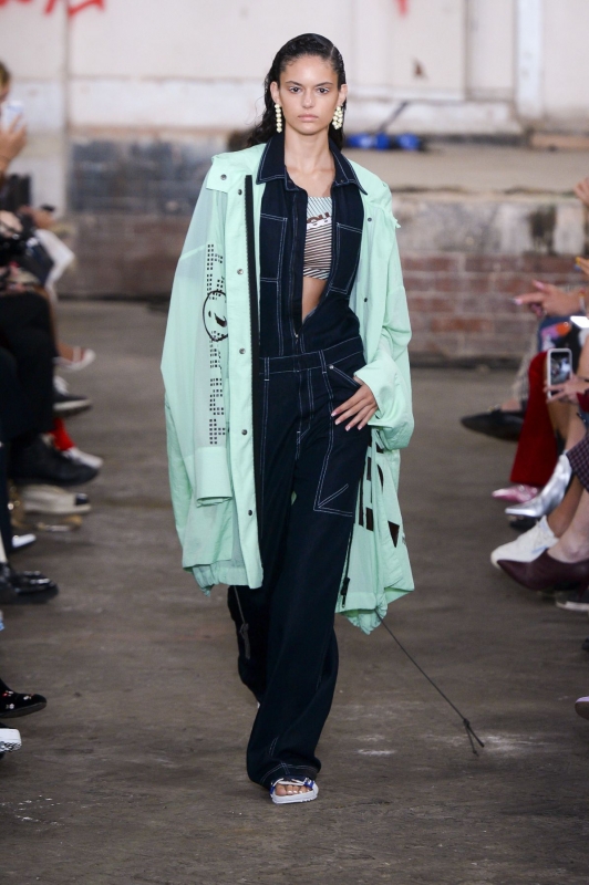 Nikki Vonsee shows London Spring 2019 House Of Holland 