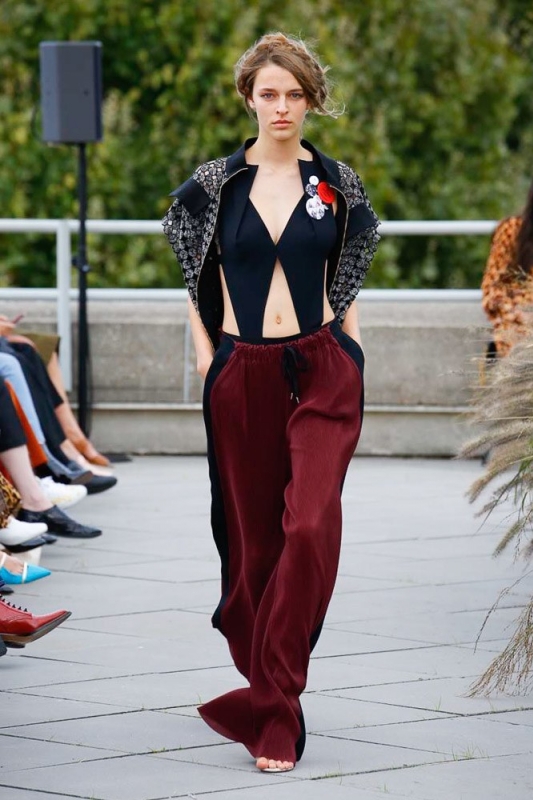 Merel Zoet shows London Spring 2019 Roland Mouret 