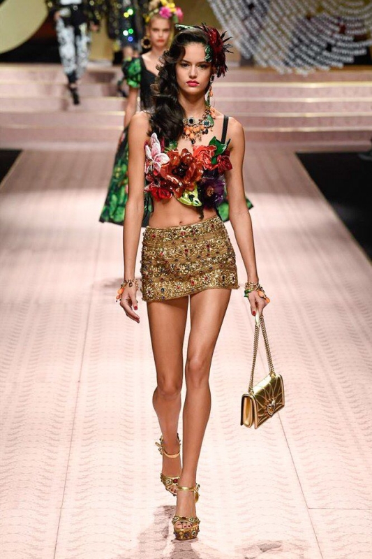 Nikki Vonsee shows Milaan Spring 2019 Dolce  & Gabbana 