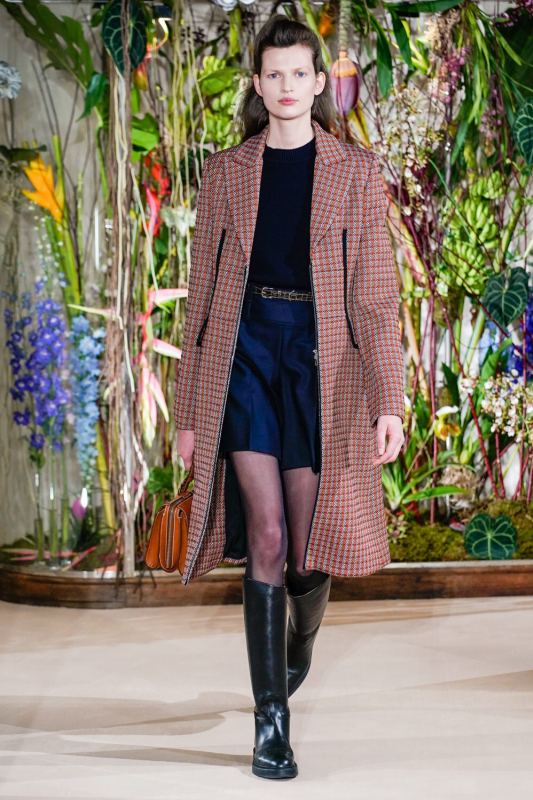 Bette Franke back on the runway for Hermes Pre-Fall 2019 