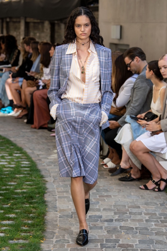 Nikki Vonsee in elegant looks for Roland Mouret SS 2020 