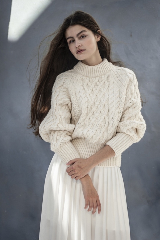 Introducing the lovely Floor Hoeks captured by Chris Philippo, Hair and make-up Romy Legger, Styling Rianne Boon 