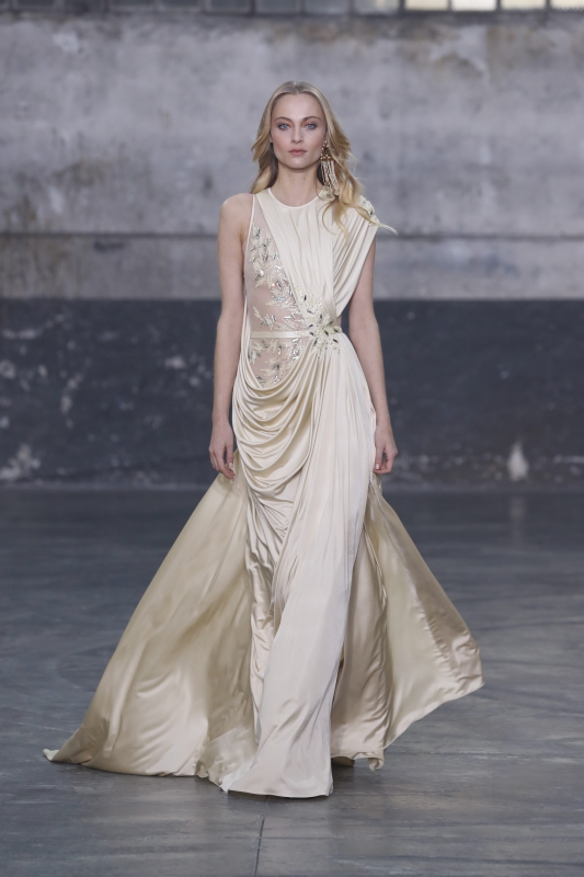 Anna-Sophia Evers for Georges Chakra couture Spring 2022. 