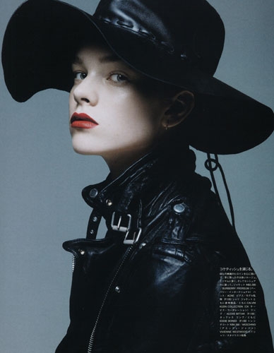 Gwen Loos for Vogue Japan January 2011 photographer Daniël Jackson 